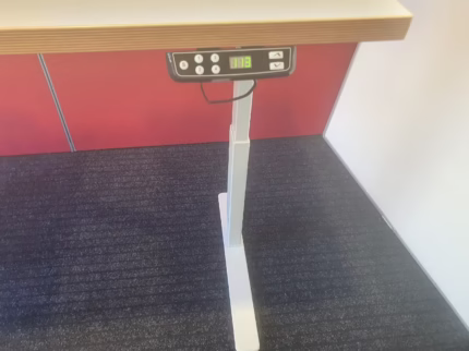 Electric sit to stand desk