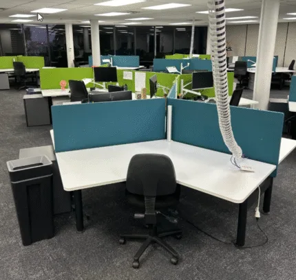 Desk pod, Desk system for 3 people